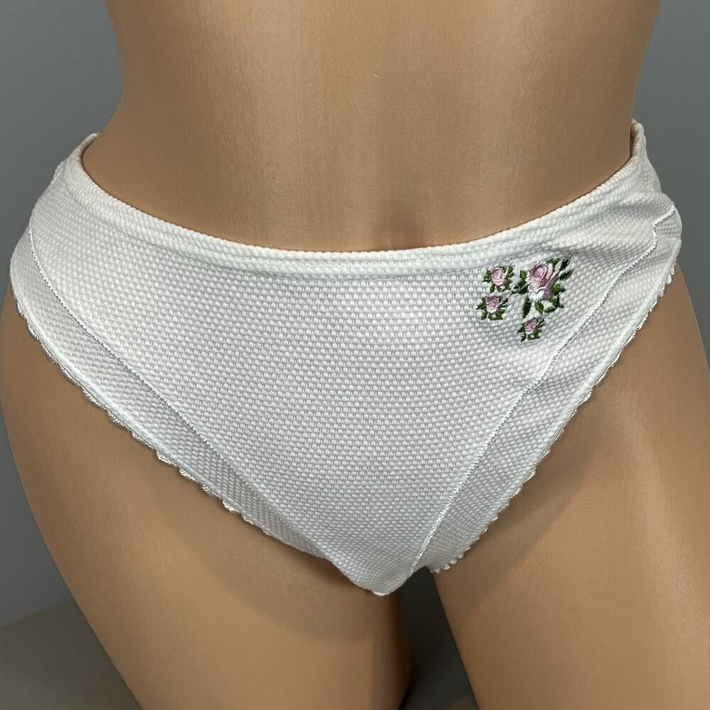Harve Benard Panties‎ Size Large 7 White Embroidered Rose Cottagecore NWT Vtg